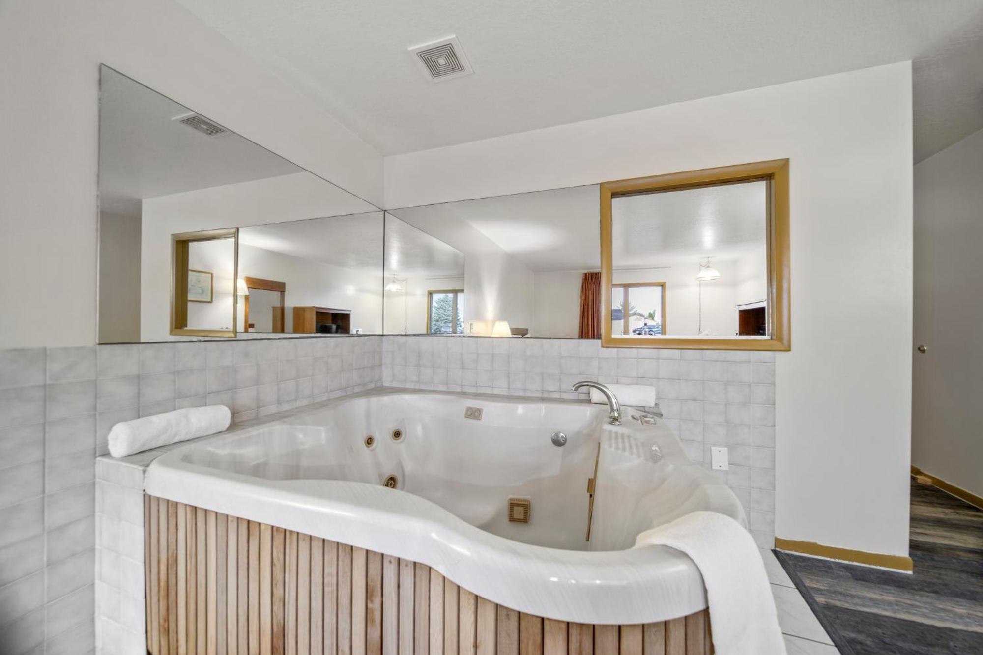 Cass City Executive Inn מראה חיצוני תמונה